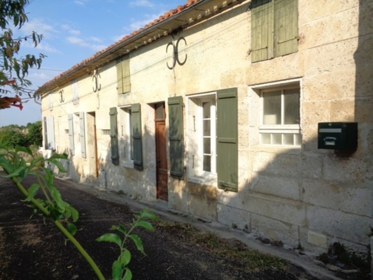 Photos 2 - Touristique - 15 mn Angoulême Gare, ancien Corps de Ferme à réhabiliter au sud le l'agglomération