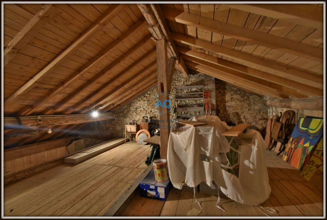 Photos 30 - Tourist - For sale - Property - 340 m² (570 m² total) - 10 rooms - Le Poizat-Lalleyriat (01)