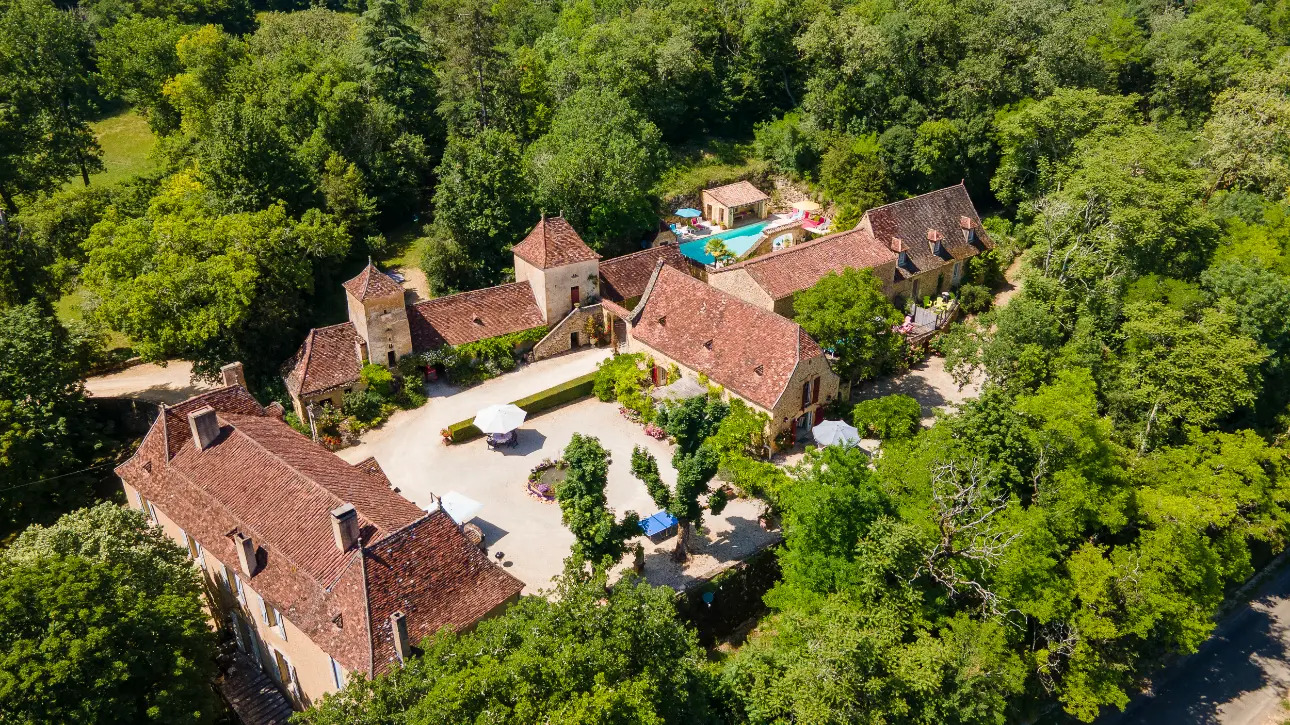 Photos 1 - Prestige - Authentique chartreuse du XVIII ème siècle avec ses 3 gîtes, sa piscine sur 10 ha environ