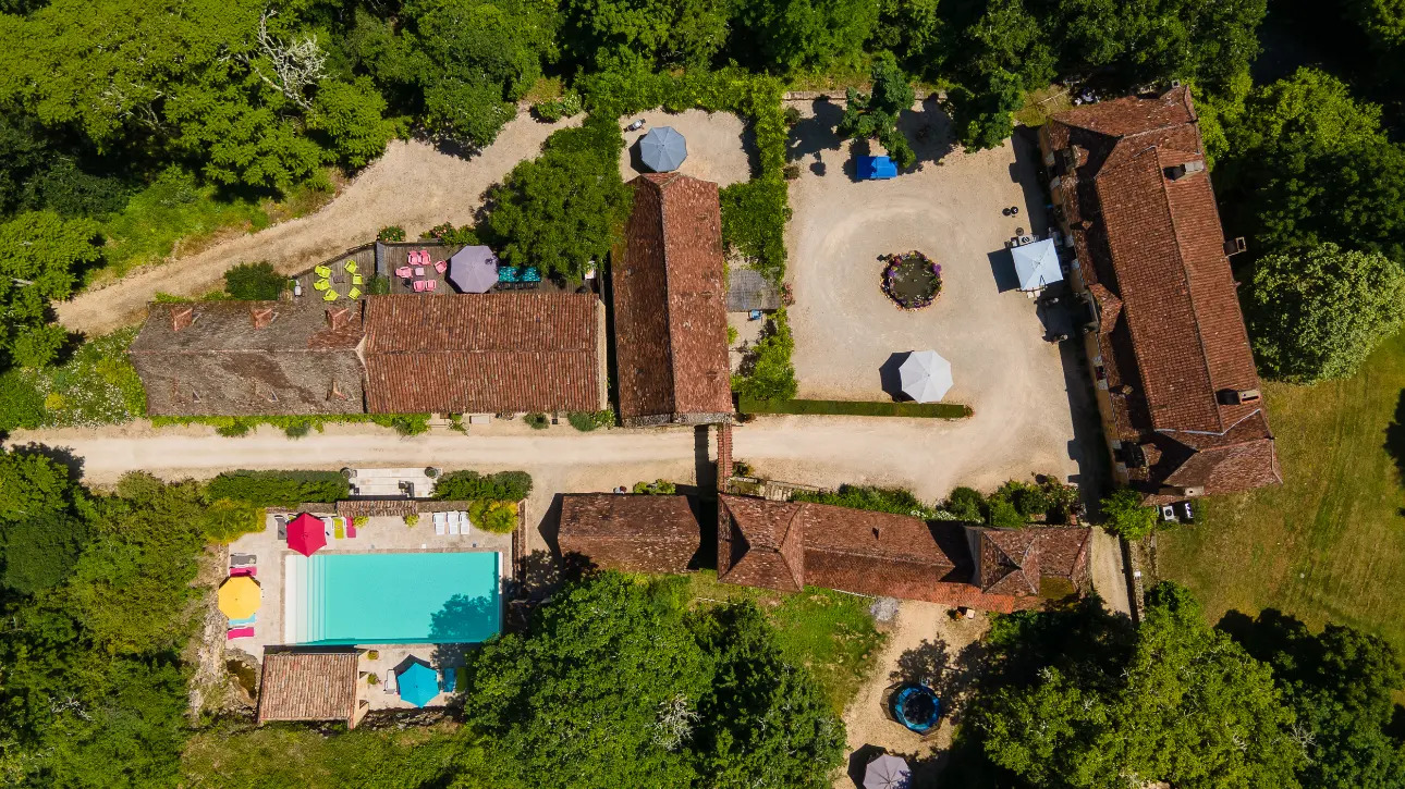 Photos 2 - Prestige - Authentique chartreuse du XVIII ème siècle avec ses 3 gîtes, sa piscine sur 10 ha environ