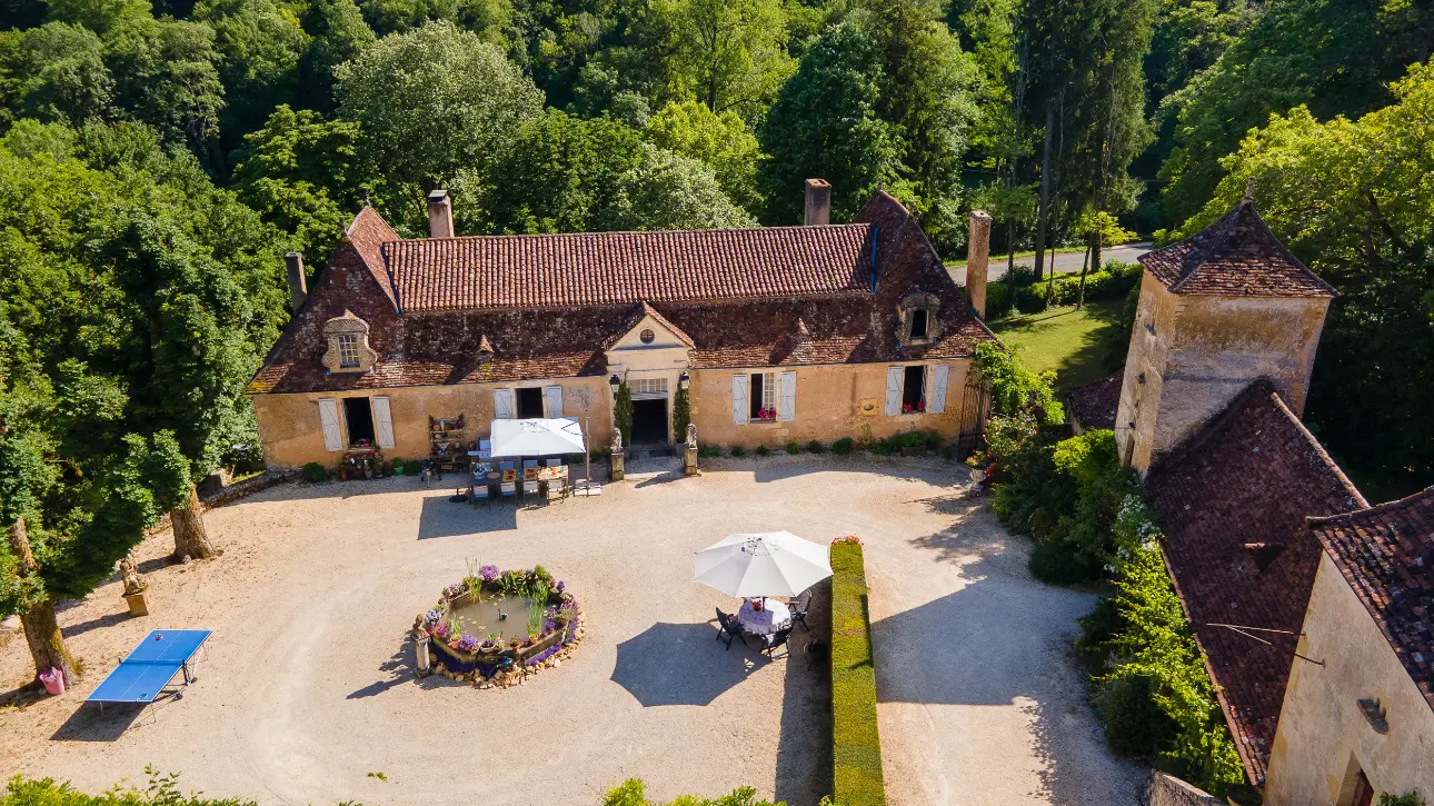 Photos 3 - Prestige - Authentique chartreuse du XVIII ème siècle avec ses 3 gîtes, sa piscine sur 10 ha environ