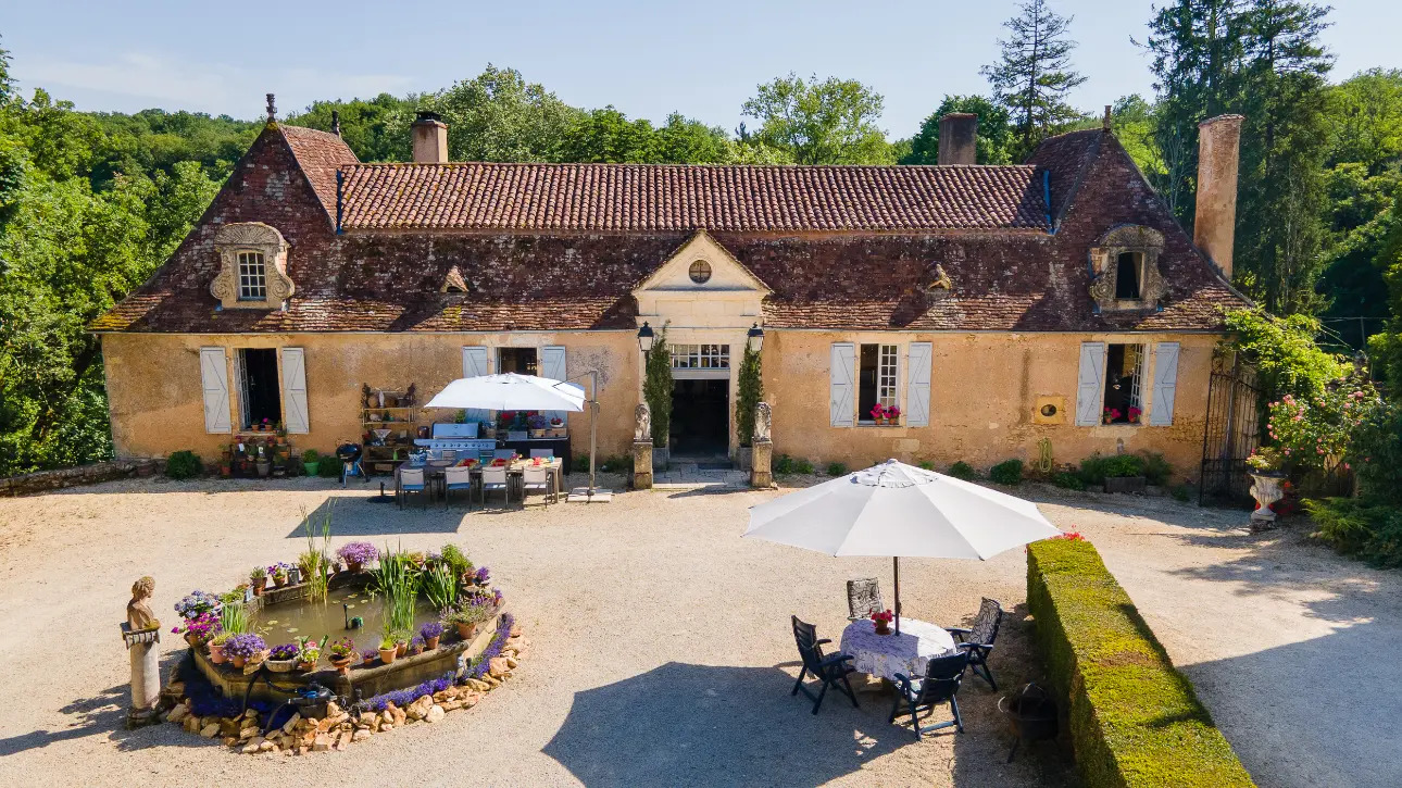 Photos 4 - Prestige - Authentique chartreuse du XVIII ème siècle avec ses 3 gîtes, sa piscine sur 10 ha environ