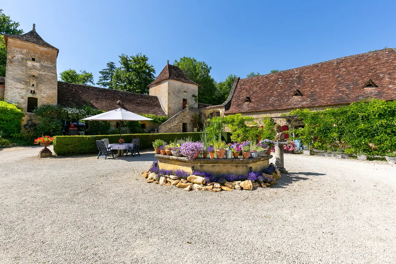 Photos 6 - Prestige - Authentique chartreuse du XVIII ème siècle avec ses 3 gîtes, sa piscine sur 10 ha environ