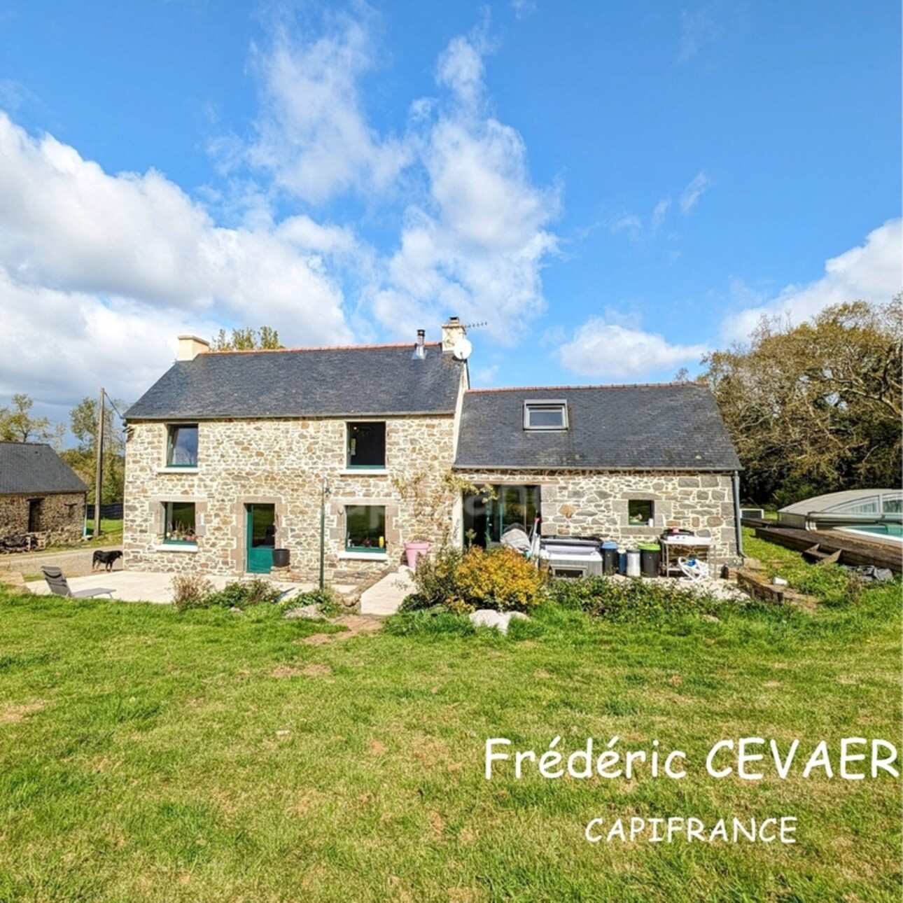 Photos 1 - Prestigious - Dpt Finistère (29), à vendre HANVEC propriété avec Maison principale de 150 m², piscine et deux grandes dépendances