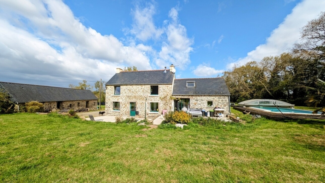 Photos 2 - Prestigious - Dpt Finistère (29), à vendre HANVEC propriété avec Maison principale de 150 m², piscine et deux grandes dépendances