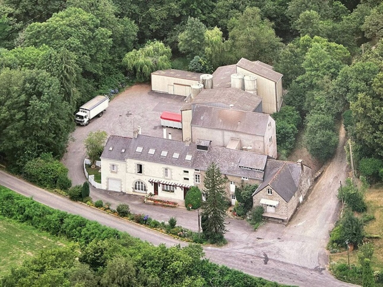 Photos 1 - Agricole - SEGLIEN MOULIN MAISON BATIMENTS PARCELLE BOISEE DE 1,5 HECTARES