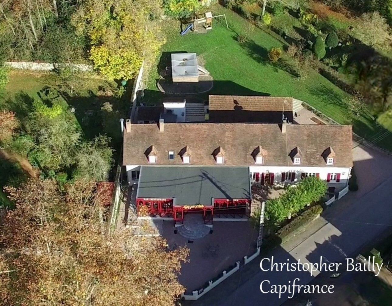 Photos 1 - Touristique - Située dans l’un des plus beaux villages de l’Allier, une propriété exceptionnelle