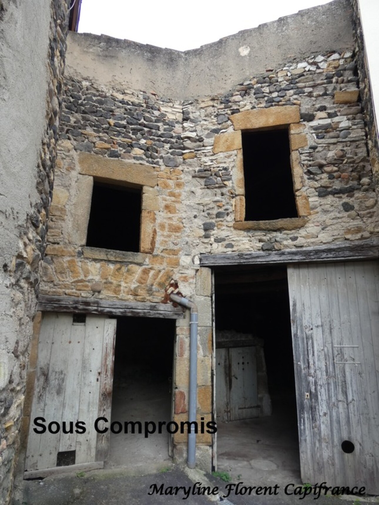 Photos 1 - Tourist - BARN for sale 2 rooms LES MARTRES DE VEYRE (63)