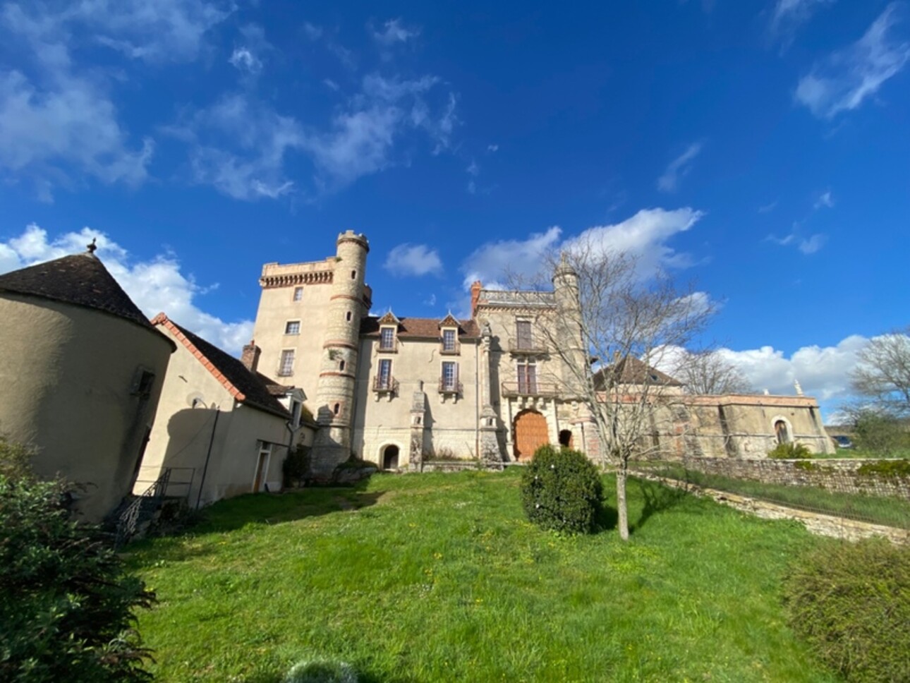 Photos 1 - Prestige - Dpt Saône et Loire (71)à vendre JAMBLES Château 11 pièces de 350 m² - Terrain de 4 123 m²