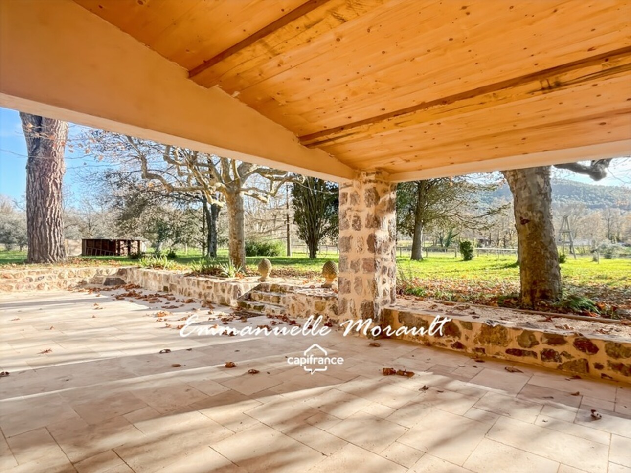 Photos 4 - Equestrian - Propriété de 2 logements et bâtiments agricoles à vendre à BAGNOLS EN FORET (83)