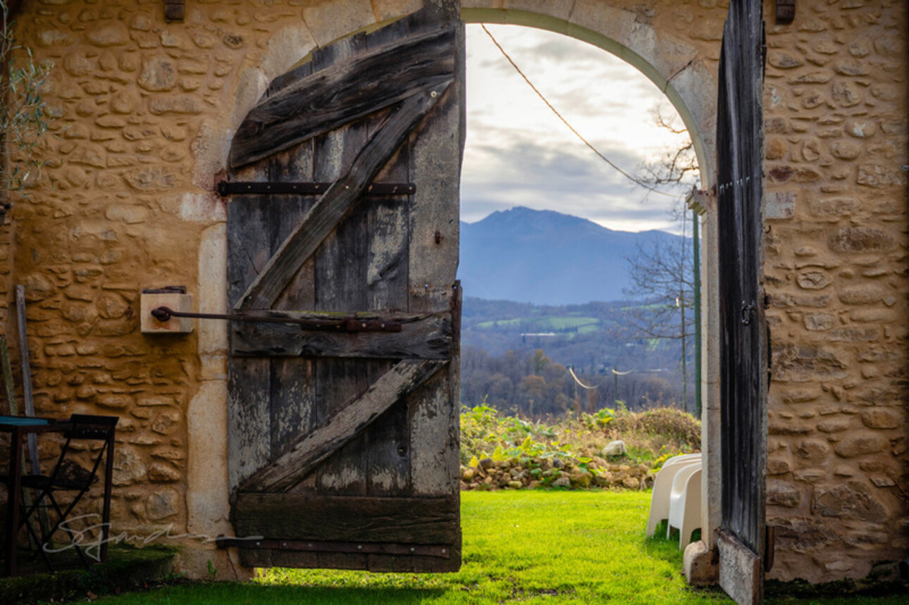 Photos 1 - Tourist - Dpt Pyrénées Atlantiques (64), à vendre LASSEUBE/PAU Enclos Béarnais à ressusciter