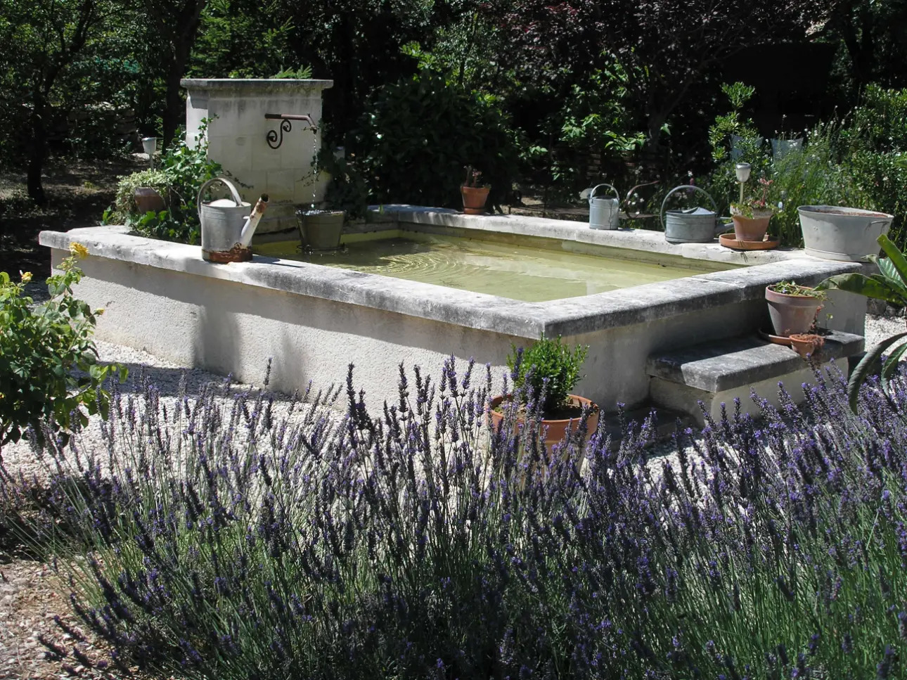 Photos 2 - Prestige - Maison d'hôtes de charme climatisée a vendre au coeur du Luberon