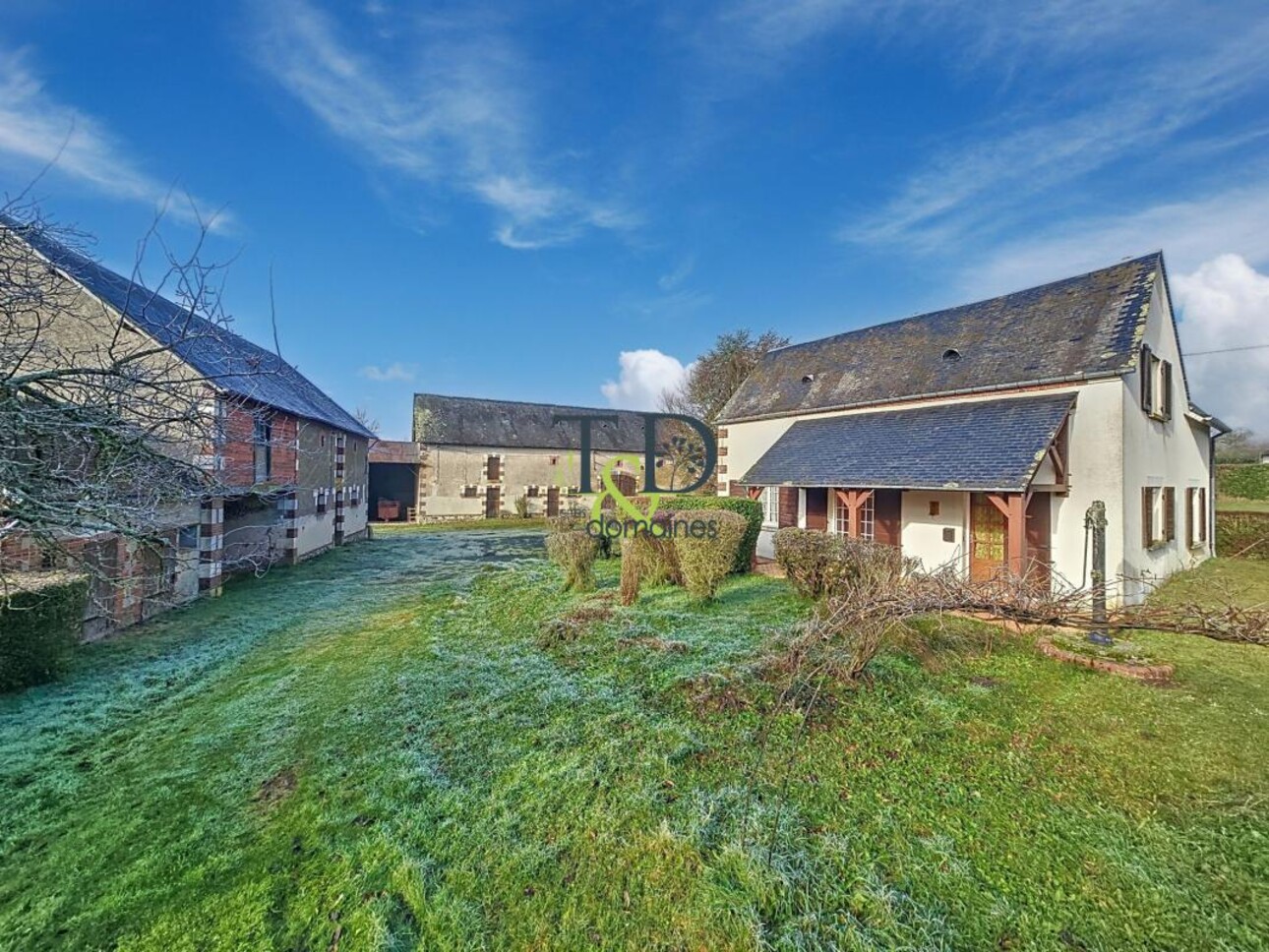 Photos 1 - Touristique - Ancien corps de ferme avec dépendances et prairie