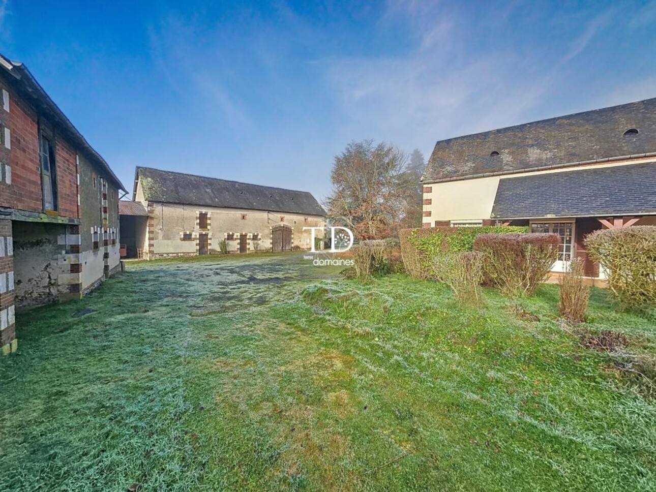 Photos 6 - Touristique - Ancien corps de ferme avec dépendances et prairie