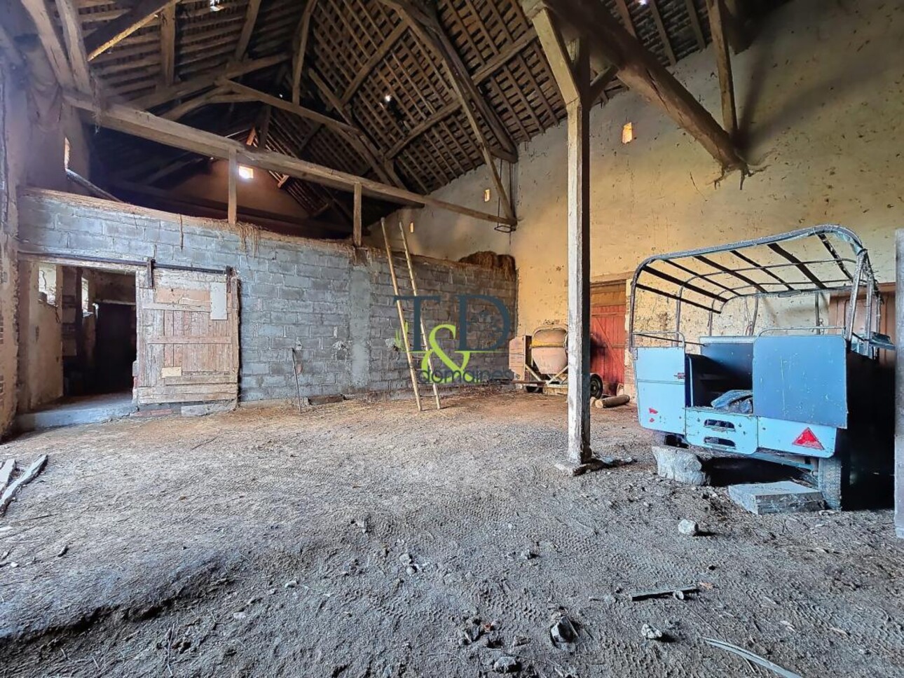 Photos 29 - Touristique - Ancien corps de ferme avec dépendances et prairie