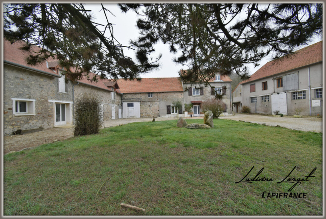 Photos 1 - Touristique - Corps de ferme (430m2hab) avec 3 logements–terrain 6473m2. Une maison principale de 168 m²-un appartement de plain-pied de 99 m²- un second appartement de 162 m²-Garage –Atelier–Dépendances– 9 boxes