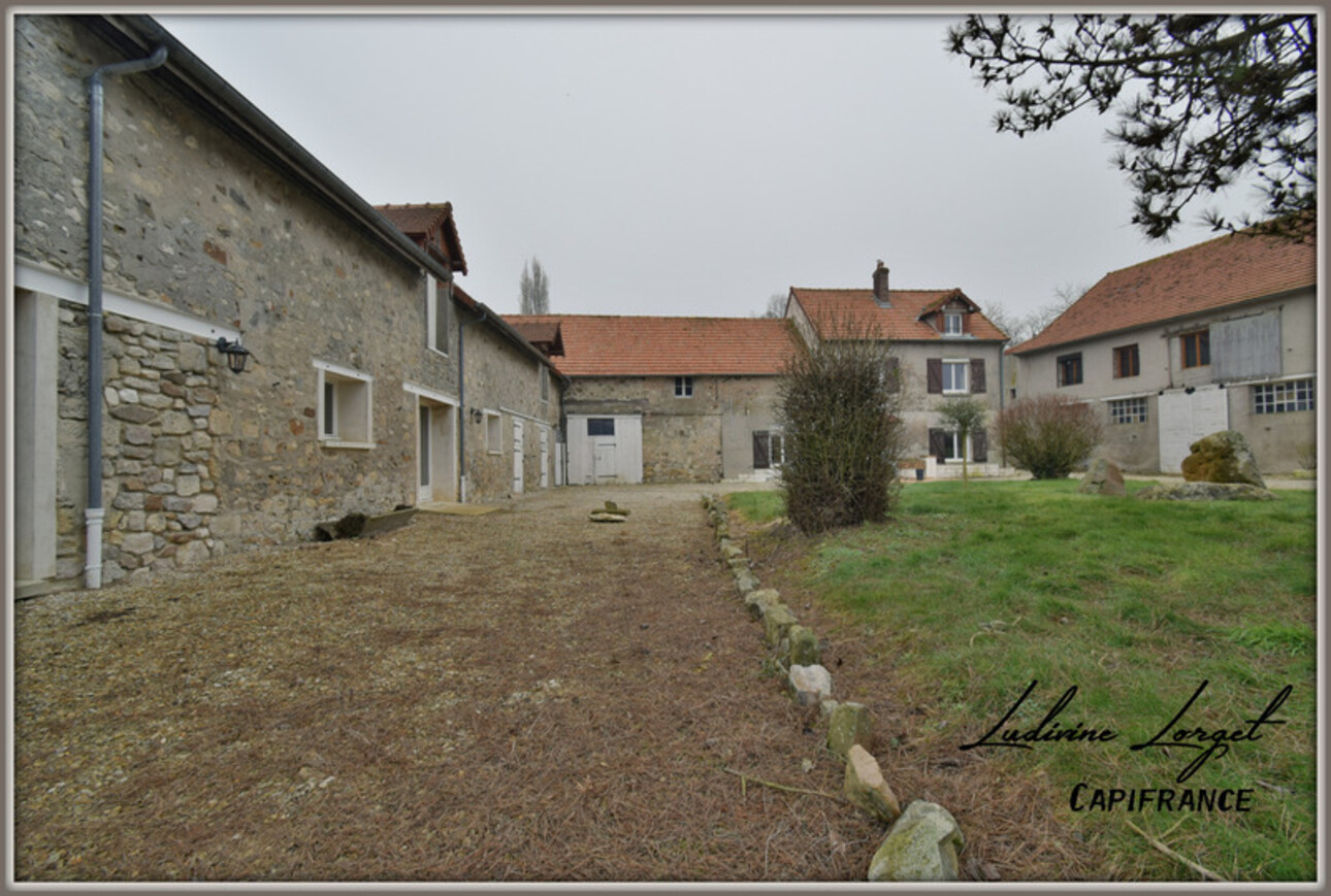 Photos 21 - Touristique - Corps de ferme (430m2hab) avec 3 logements–terrain 6473m2. Une maison principale de 168 m²-un appartement de plain-pied de 99 m²- un second appartement de 162 m²-Garage –Atelier–Dépendances– 9 boxes