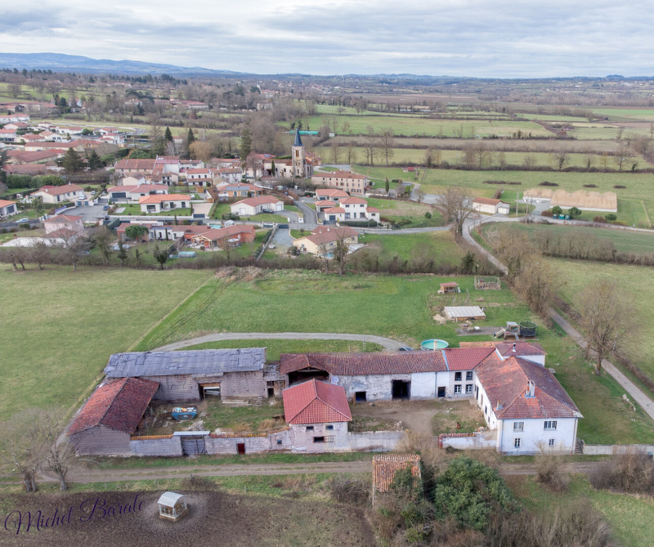 Photos 18 - Touristique - Grande Ferme de 250m2 habitables avec 700m2 de dépendances sur un terrain de 7500m2 proche de Feurs