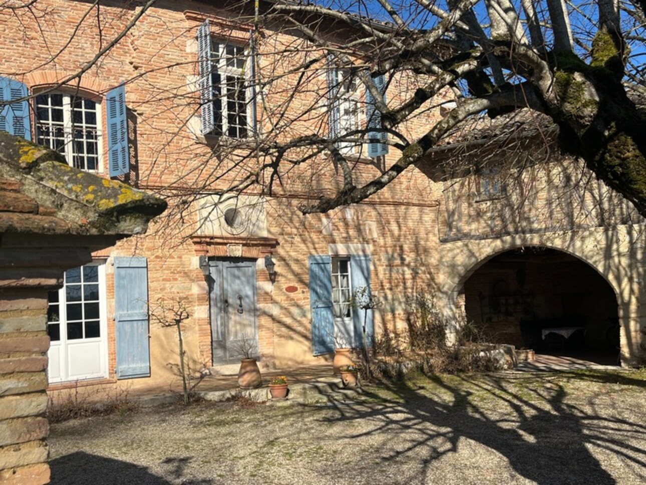 Photos 19 - Prestige - TOULOUSE 1h, ANCIENNE DEMEURE SEIGNEURIALE dominante et gîte,dépendance, caves sur 7.000m2 et chemin de ronde