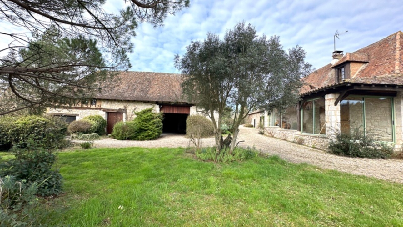 Photos 2 - Touristique - Propriété à vendre 10 pièces proche de BERGERAC (24), gîtes, étang, piscine 8 hectares