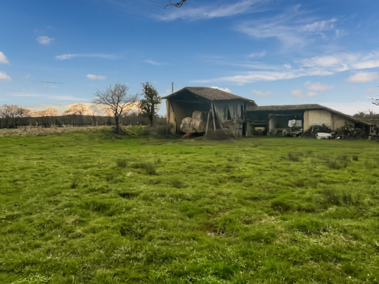 Photos 4 - Touristique - Dpt Gers (32), à vendre MIELAN grange à rénover sur un joli terrain de 1980 m² - Vue Pyrénées