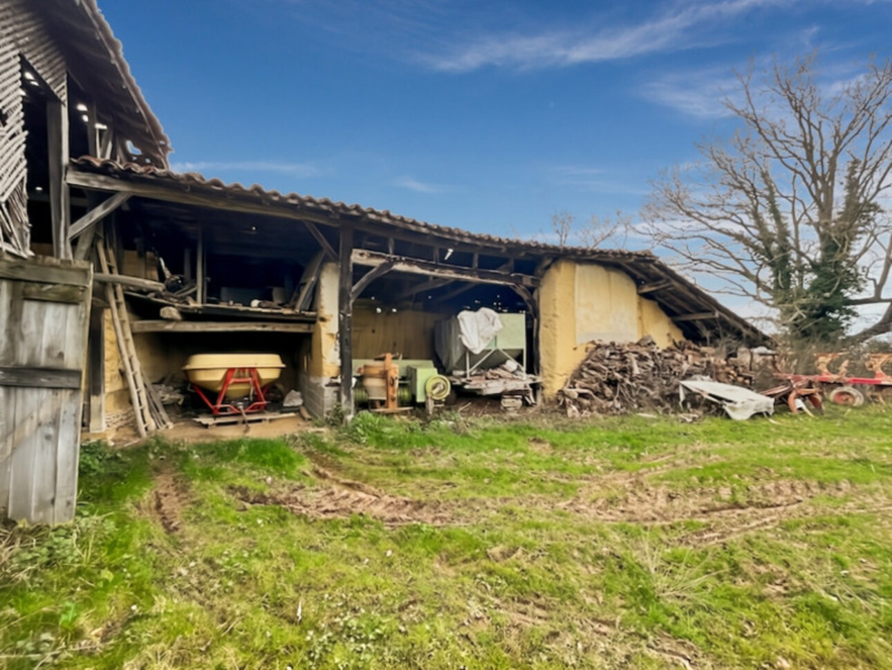 Photos 6 - Touristique - Dpt Gers (32), à vendre MIELAN grange à rénover sur un joli terrain de 1980 m² - Vue Pyrénées