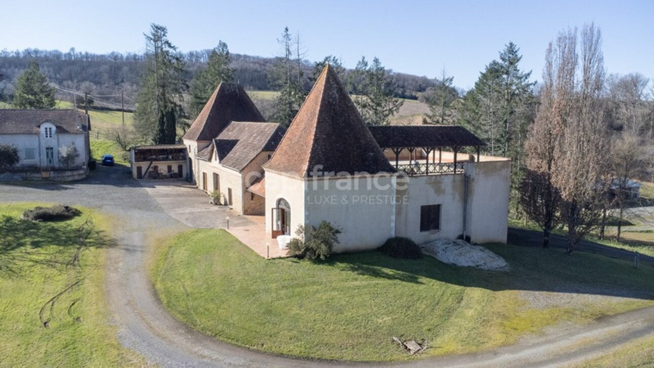 Photos 1 - Prestigious - Domaine exceptionnel, 12 Ha, 2 maisons et bâtisse de 1930, grange de stockage, 30 min de Pau