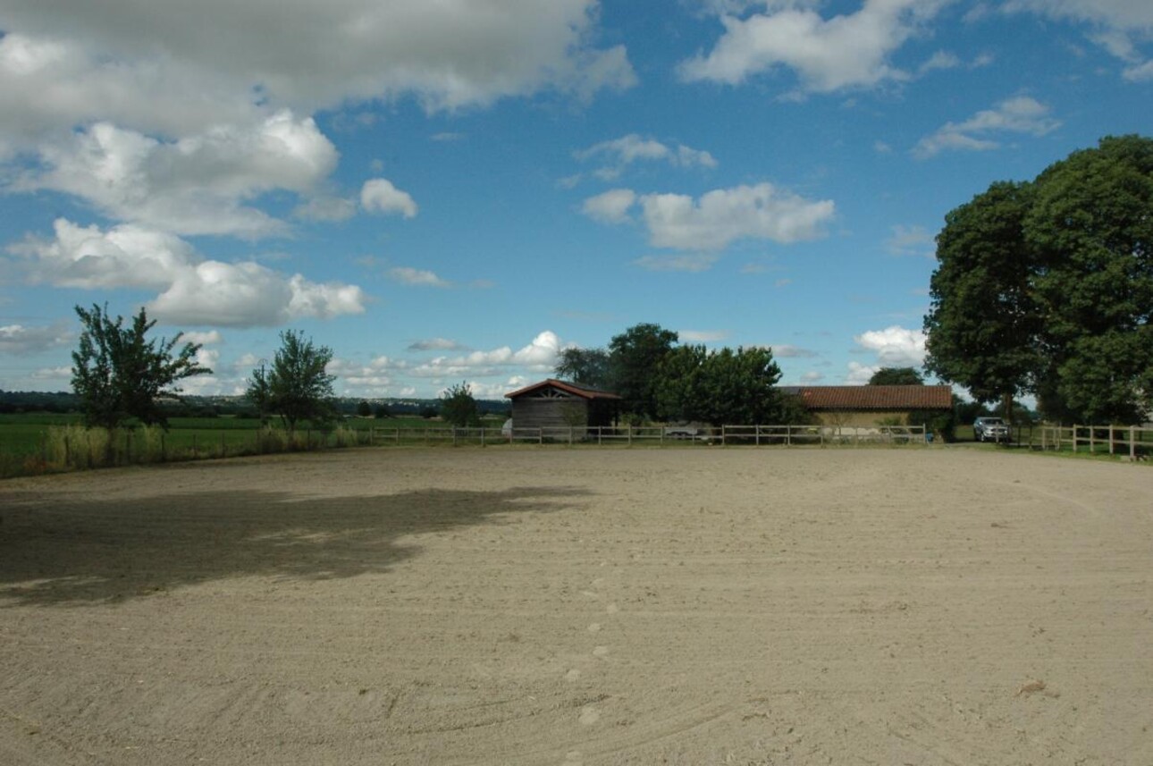 Photos 6 - Equestrian - Farm with outbuildings