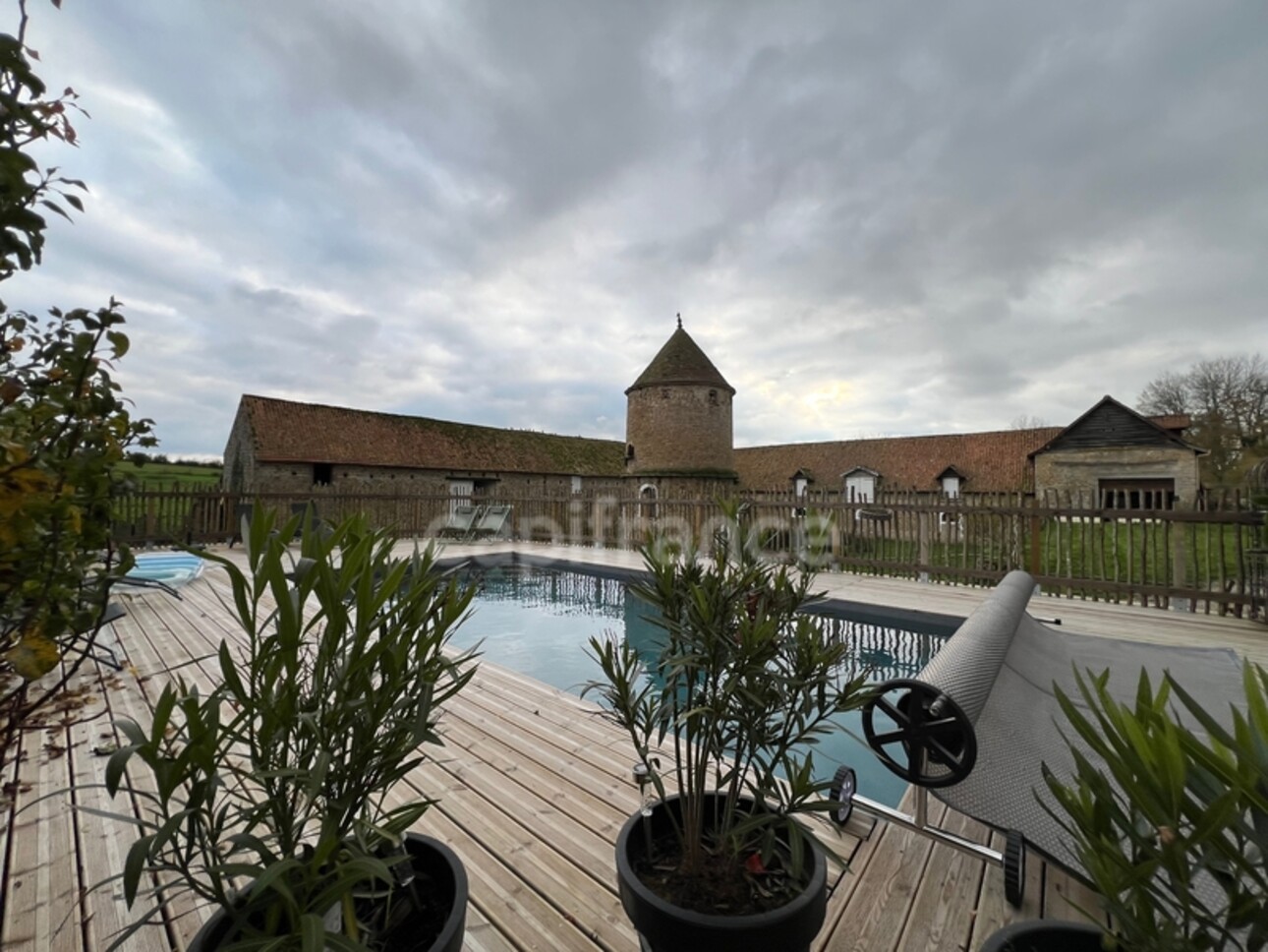 Photos 1 - Équestre - À VENDRE - HESDIN L'ABBÉ - CORPS DE FERME RÉNOVÉ - CAPACITÉ DE L'ENSEMBLE 468 M2 - HABITATION PRINCIPALE 8 PIÈCES - GARAGE - PISCINE 32 M2 - TERRAIN CLOS - DÉPENDANCES TOTALES 519 M2