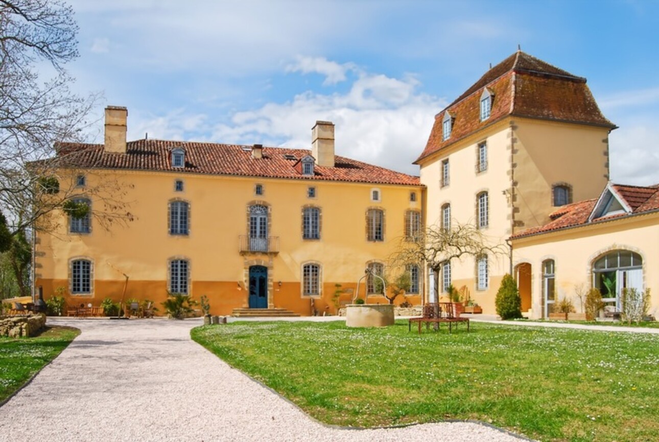 Photos 1 - Prestige - A vendre proche de MARCIAC (32) - Château de 32 pièces - 1540 m2 habitables - Domaine de 5,8 hectares