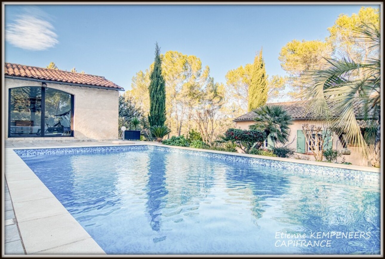 Photos 1 - Touristique - LORGUES, propriété au calme de 188 m² comprenant 2 logements sur un terrain arboré et clos de 5 000 m² avec piscine