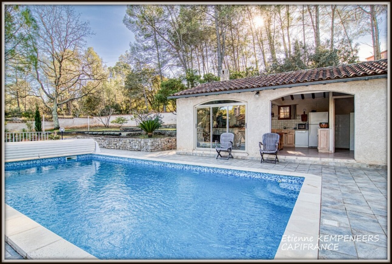 Photos 23 - Touristique - LORGUES, propriété au calme de 188 m² comprenant 2 logements sur un terrain arboré et clos de 5 000 m² avec piscine