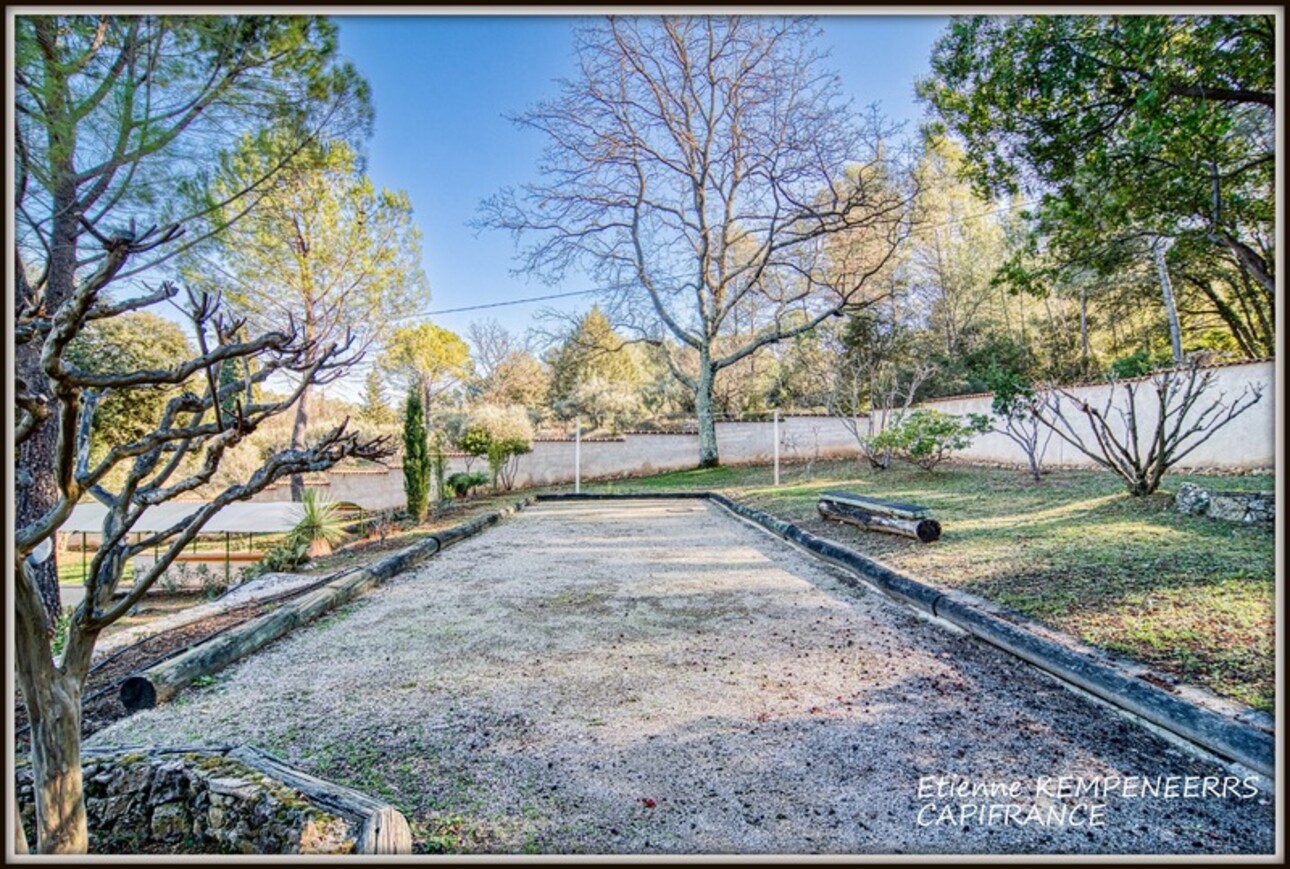 Photos 31 - Touristique - LORGUES, propriété au calme de 188 m² comprenant 2 logements sur un terrain arboré et clos de 5 000 m² avec piscine