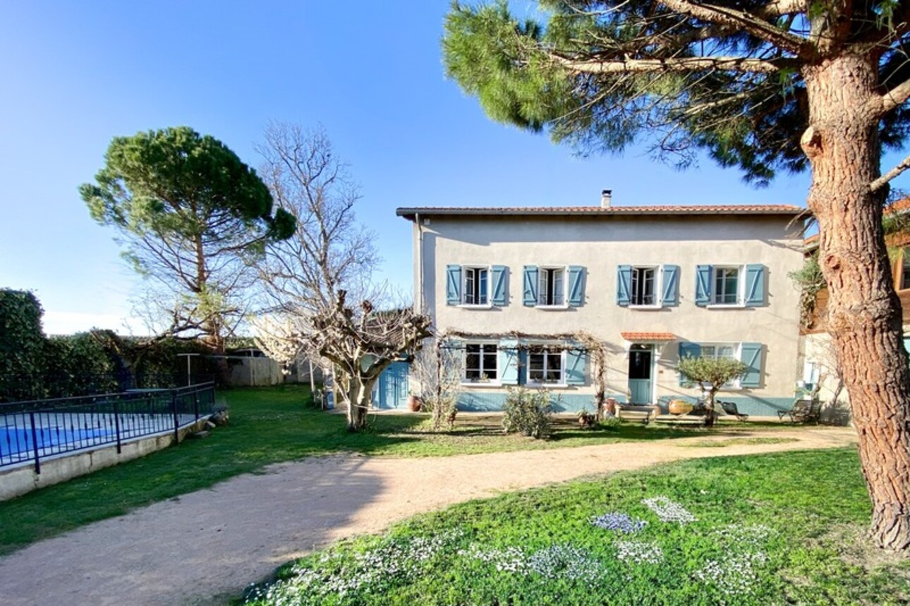 Photos 1 - Prestige - Dpt Rhône (69), à vendre  Métropole de Lyon Corbas-Village Maison de Maître P6 de 200 m²