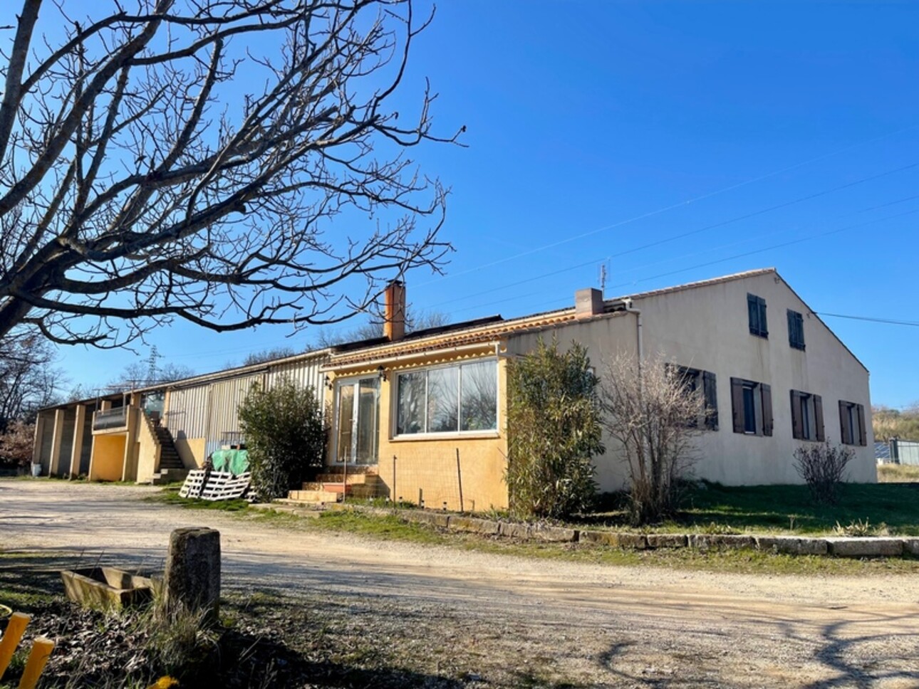 Photos 1 - Touristique - A VENDRE À APT : Propriété avec ferme, hangars et terrain en zone industrielle