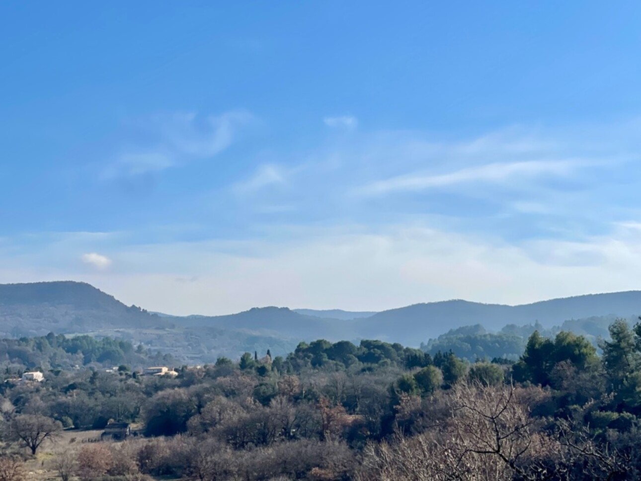 Photos 4 - Touristique - A VENDRE À APT : Propriété avec ferme, hangars et terrain en zone industrielle