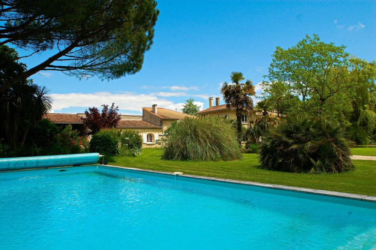 Photos 1 - Prestigious - For sale lovely, intimate property in the Médoc region with a main house, gite, annexe and pool