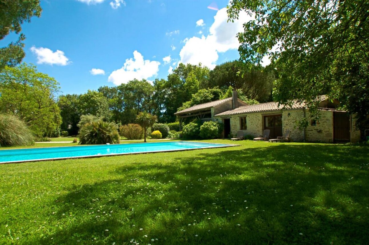 Photos 3 - Prestigious - For sale lovely, intimate property in the Médoc region with a main house, gite, annexe and pool