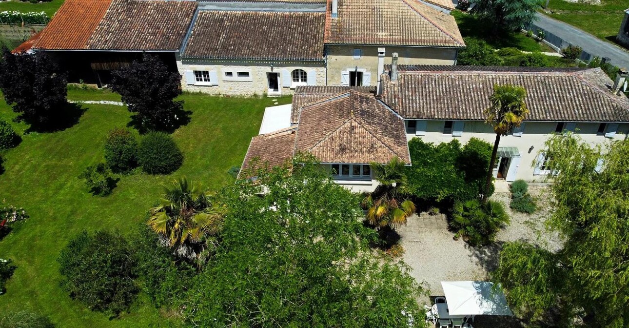 Photos 4 - Prestigious - For sale lovely, intimate property in the Médoc region with a main house, gite, annexe and pool