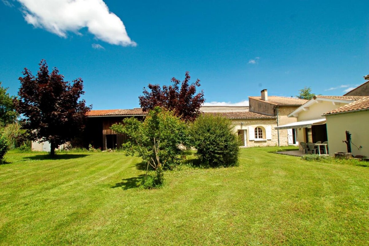 Photos 20 - Prestigious - For sale lovely, intimate property in the Médoc region with a main house, gite, annexe and pool