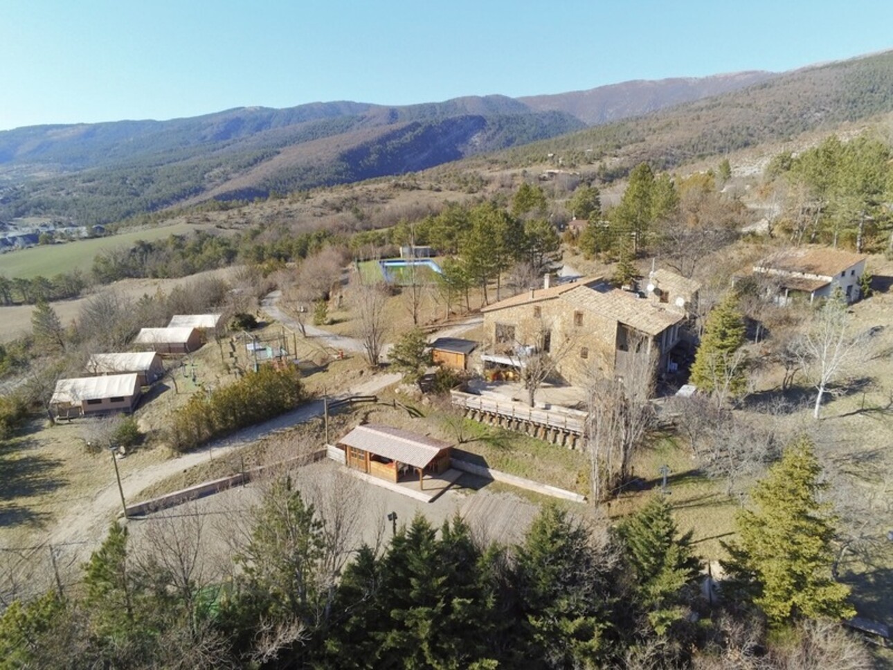 Photos 1 - Touristique - À VENDRE – CAMPING 4** AVEC MURS – 100 EMPLACEMENTS, ATYPIQUES & PANORAMA EXCEPTIONNEL